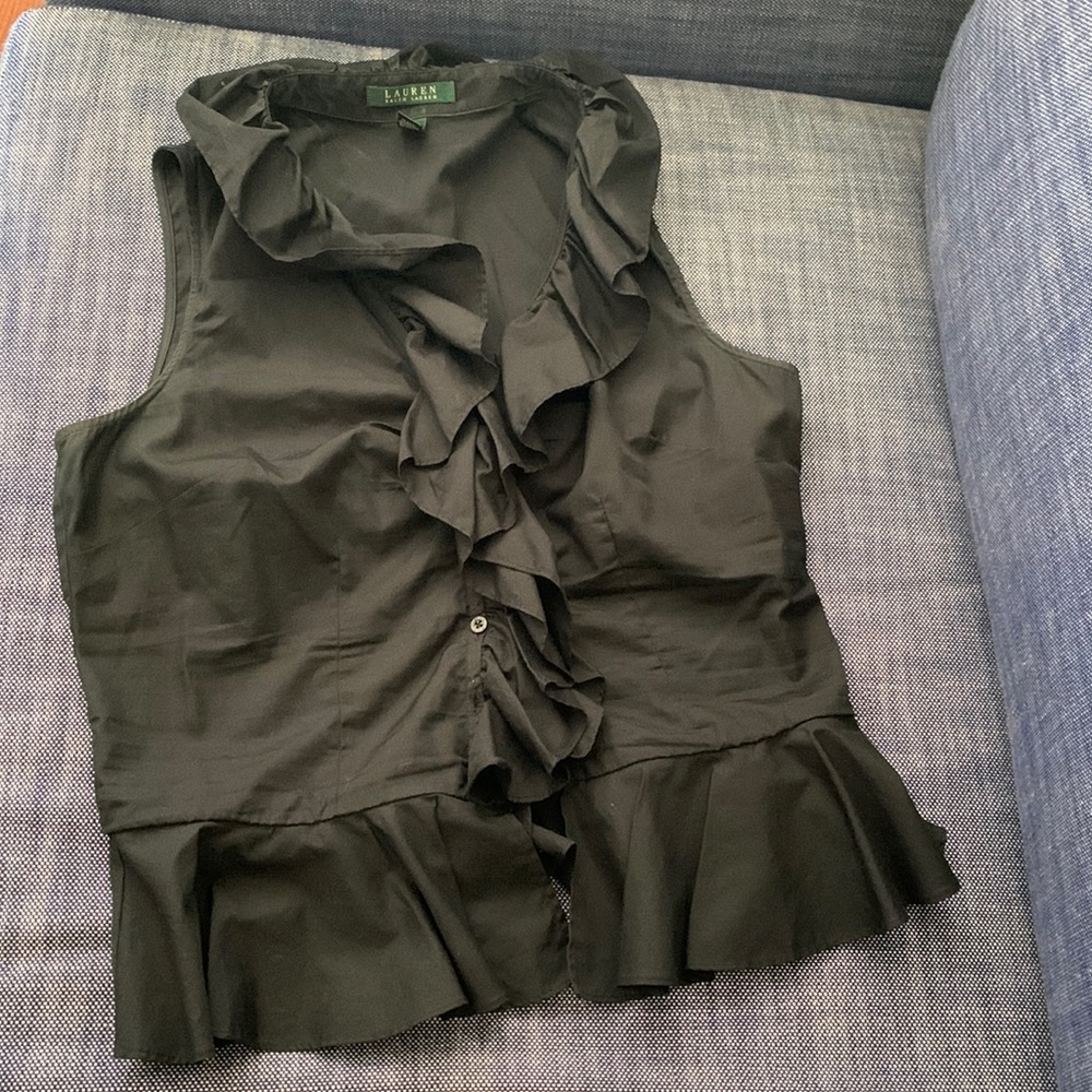 Lauren Ralph Lauren top ver attractive. Nice fit.